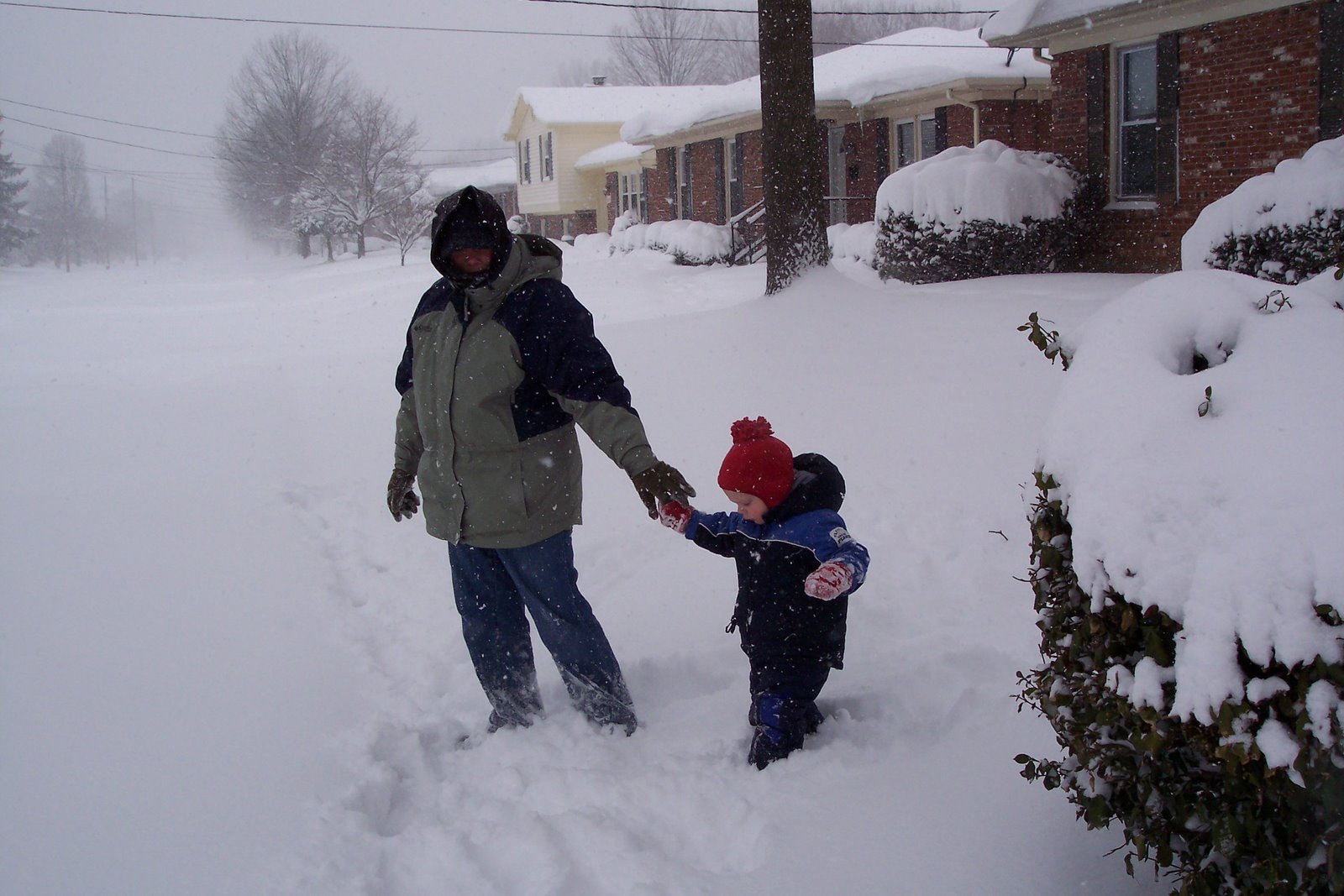 [Mommy+and+Jack+in+Snow.jpg]