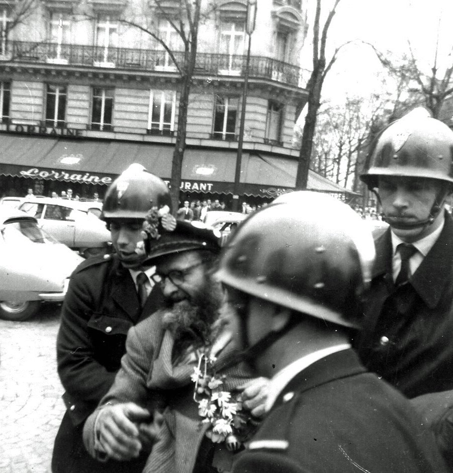 [1967+à+Paris+Mouna+Aguigui+2_edited.jpg]
