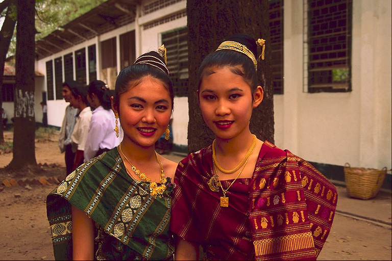 [beautiful_Laotian_girls.jpg]