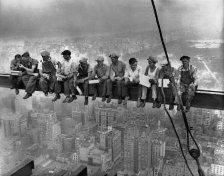 Déjeuner d'ouvriers sur un gratte-ciel - New York Charles C. Ebbets 