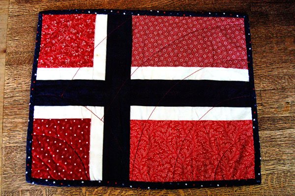 [norwegian_flag_placemat_3.jpg]