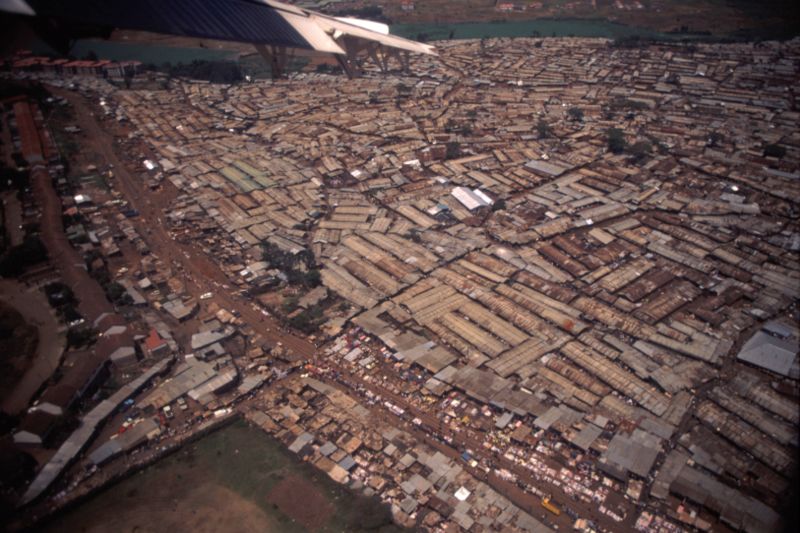 [800px-Nairobi_Slums.jpg]
