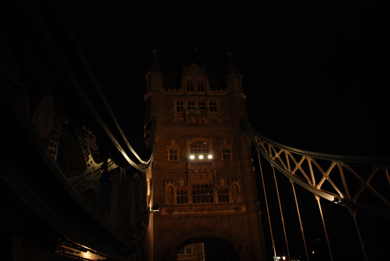[20080725_tower+bridge+one+night_3509.JPG]