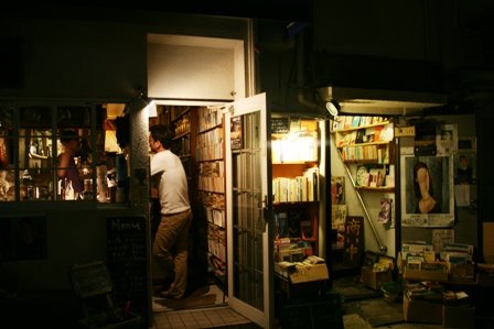 [yui+bookstore.jpg]