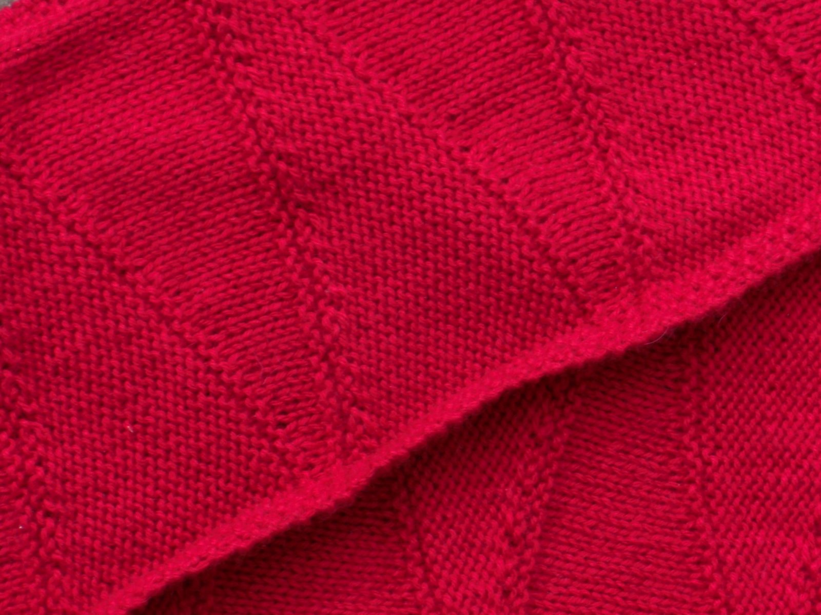 [Red+scarf+up+close.JPG]