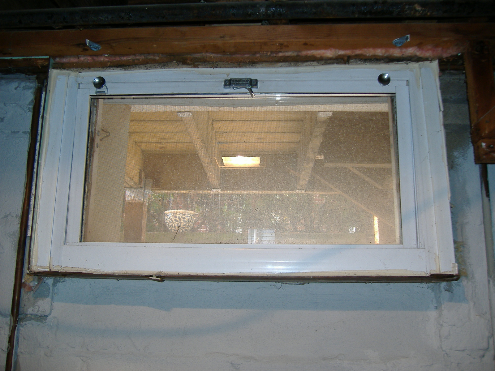 [basement+window+at+Dewey+St+001.jpg]