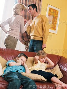 [a+parents-arguing-in-front-of-the-children-prp022.jpg]