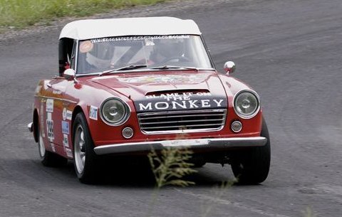 [1967_Luche_Libre_Racing_Datsun_Fairlady_Roadster_Front_1.jpg]