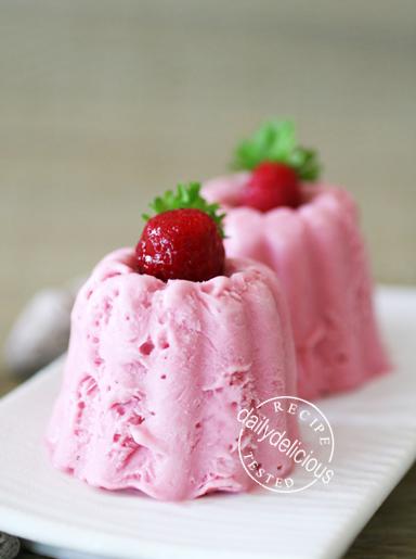 [Raspberry+Ice+cream+bombe_6.jpg]