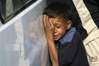 [Iraqi+child+grieving.bmp]