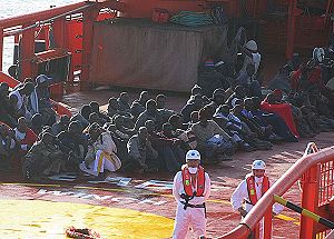 [80-inmigrantes-llegados-hoy-a-Tenerife-2007051121222905xm1.jpg]