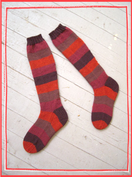 [2007-07-09+pippi+scroll+marigold+socks+019.jpg]