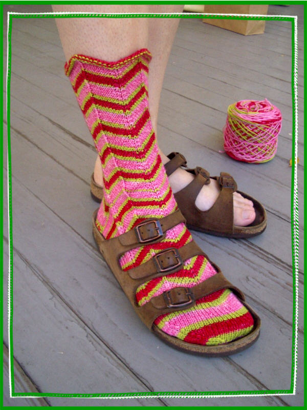 [2007-09-17+socks+new+yarn+cable+034.jpg]