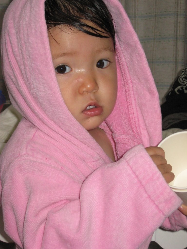[Amelie+bathrobe.JPG]