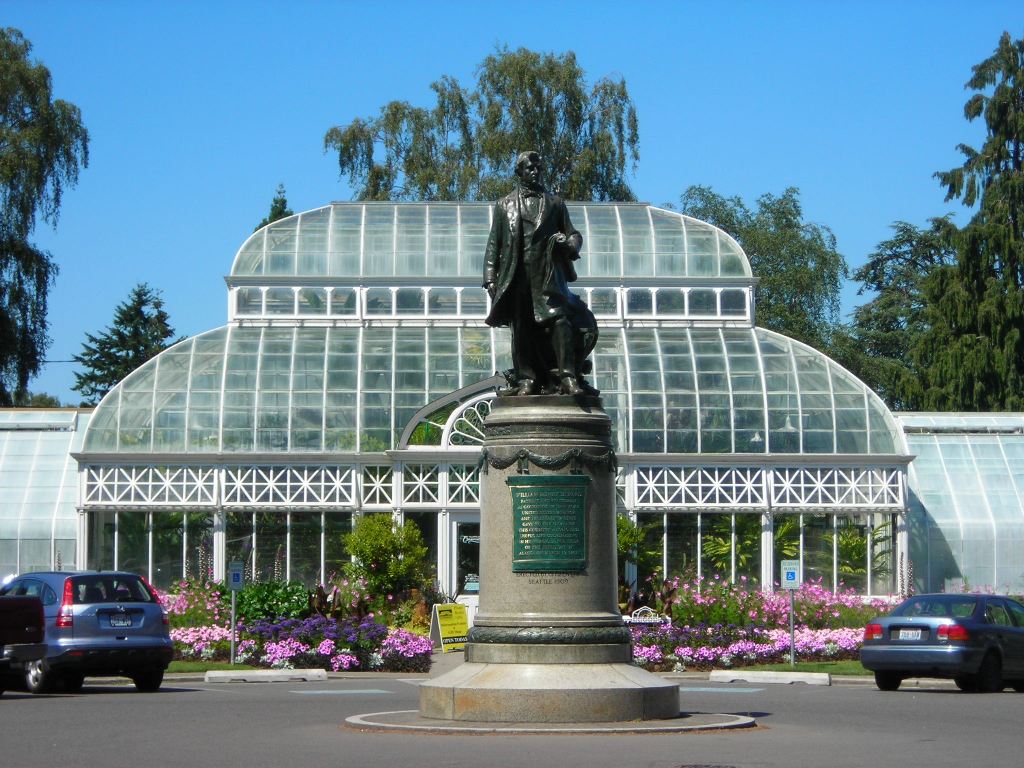 [Conservatory+with+Statue+of+Seward+in+Front.JPG]