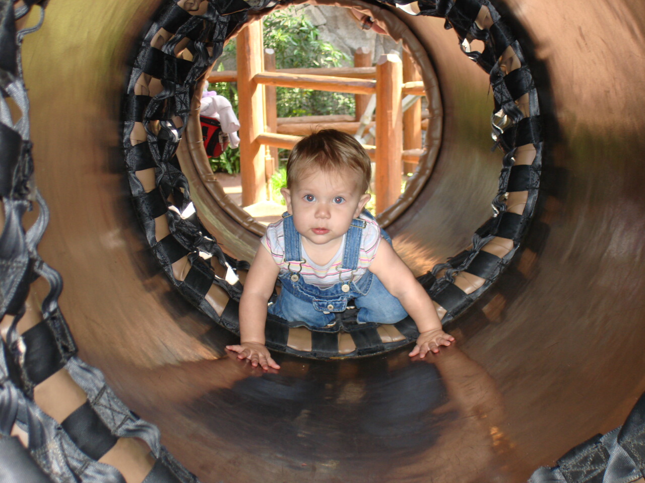 [070310+Mallory+in+a+tunnel.jpg]