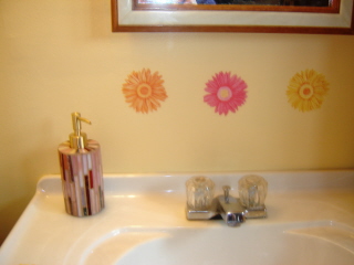[Bathroom+daisies.jpg]
