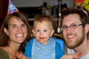 [mini-Eli+mom+dad+cake.jpg]