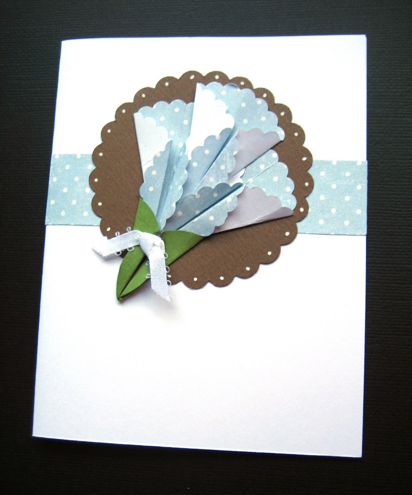 [dahlia+fold+blueflower+and+brown+card.jpg]