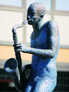[saxophone+statue.gif]