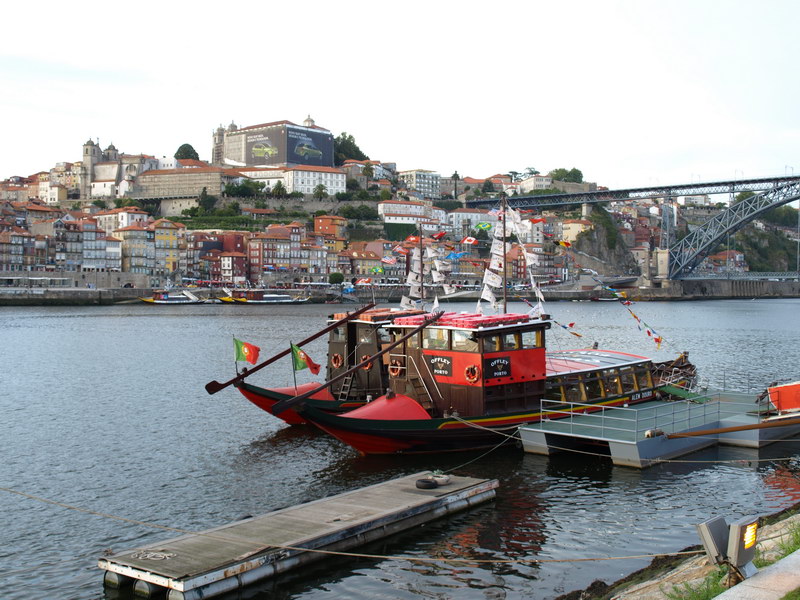 [PORTO+-Barcos+para+passeios+no+Rio+Douro.JPG]