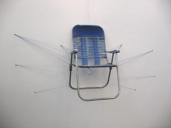 [blue+chair+on+wall.JPG]