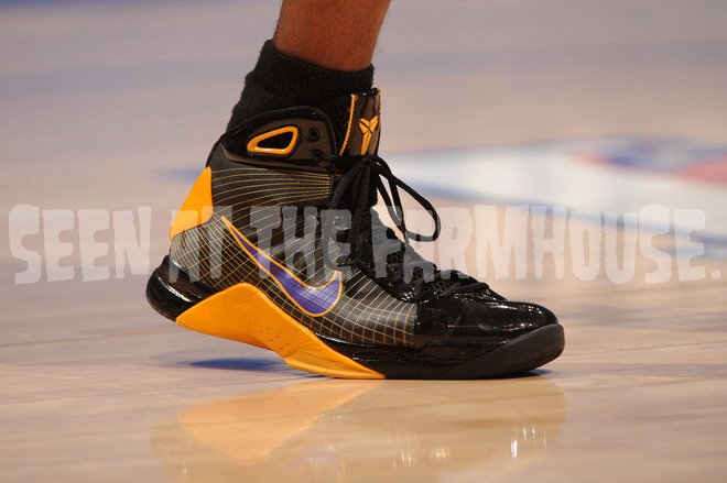 [Kobe's-New-Nike-Hypedunk.jpg]