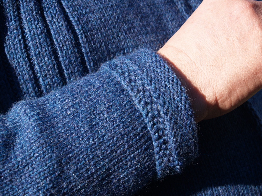 [12-25-06+dad's+sweater+sleeve+detail.jpg]