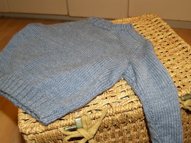 [5-19-08+charliesweater1.jpg]