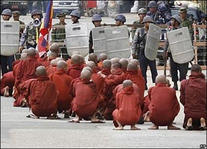 [Burma+monks_416_ap.jpg]