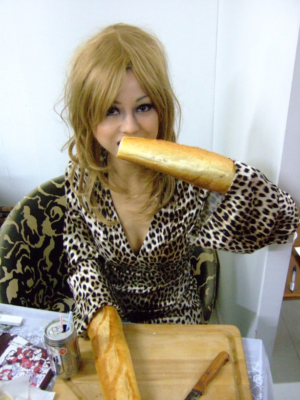 [Bread+girl.JPG]