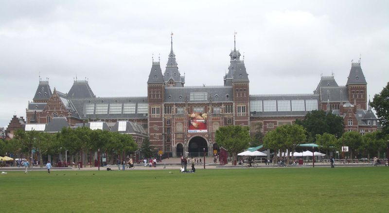 [800px-Rijksmuseum_Amsterdam.jpg]