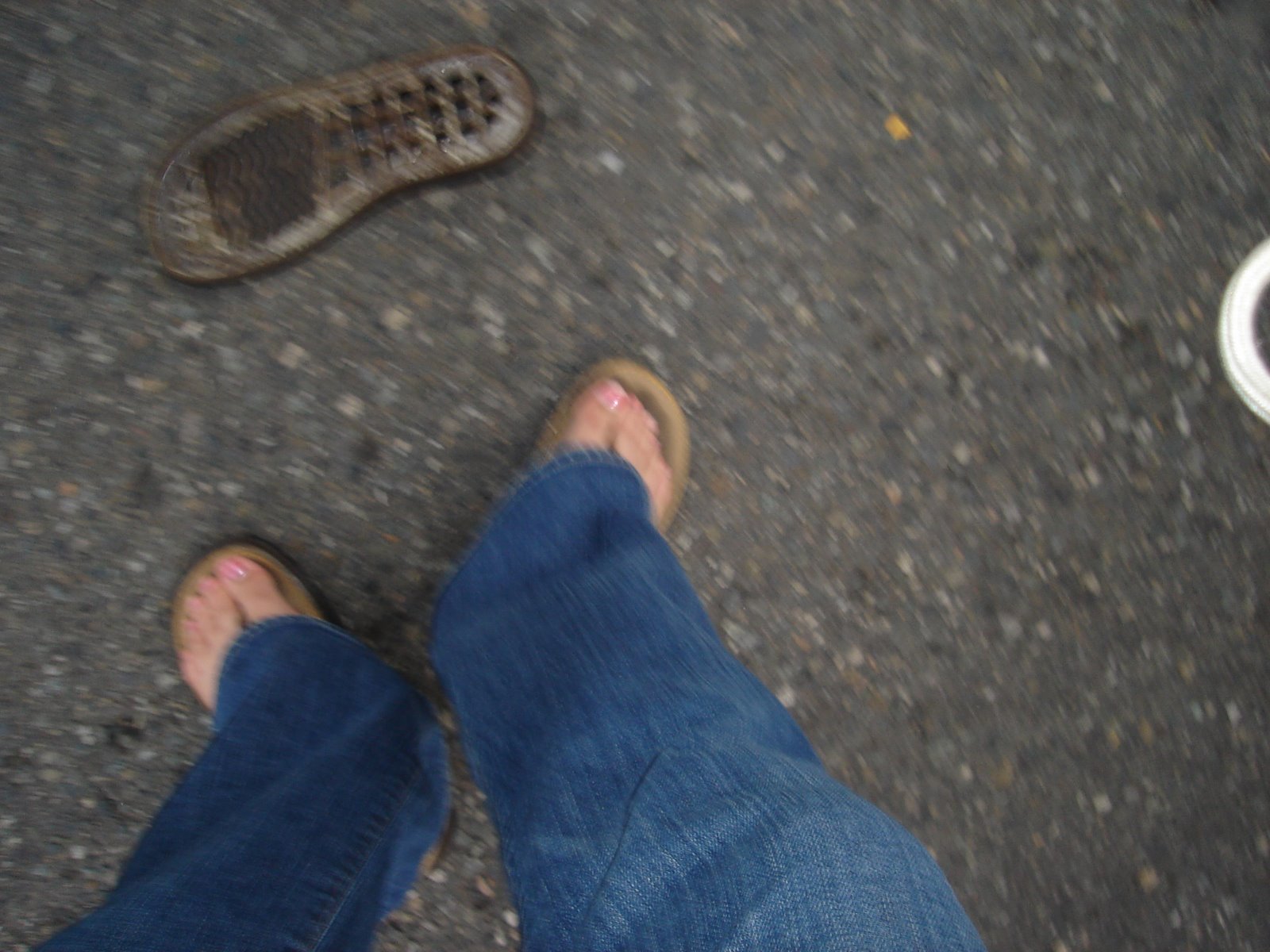 [Jenni's+shoe+fell+apart+when+running+across+the+street.JPG]