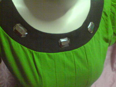 [dress+bulat+hijau+detail+leher.jpg]