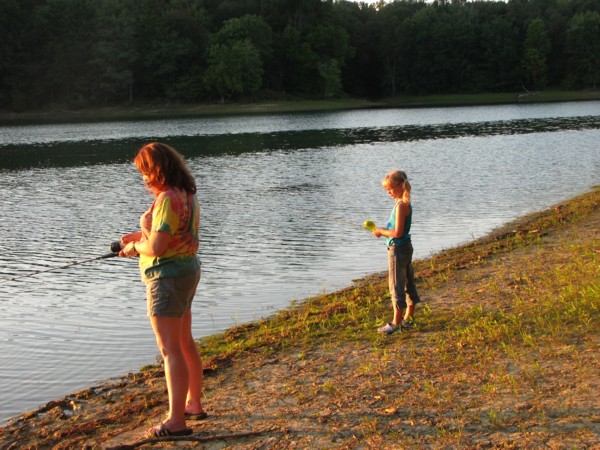 [mom+and+sophie+fishing.jpg]