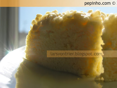 Tarta esponjosa de queso y cobertura de almendra