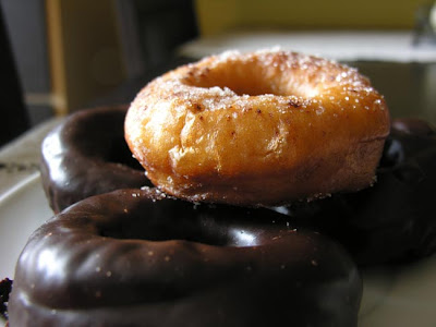 Donuts de chocolate (chocolate doughnuts)