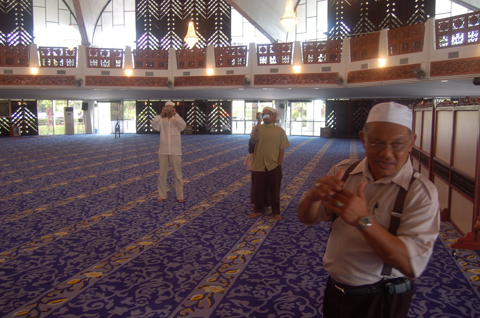 [06+the+mosque+is+a+mirror.JPG]