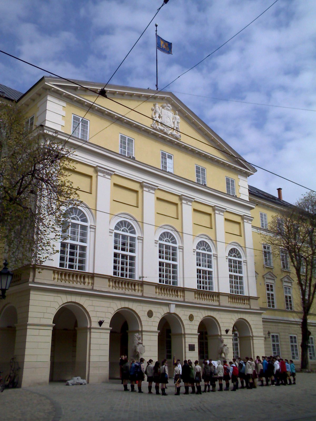 [Lviv+City+Hall+(with+Guide+troupe).jpg]