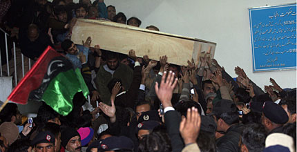 [bhutto-coffin-wide.jpg]