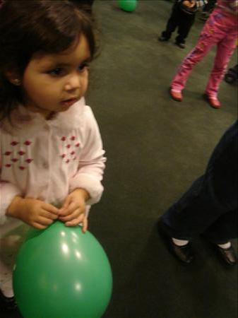 [jenna+and+balloon.jpg]