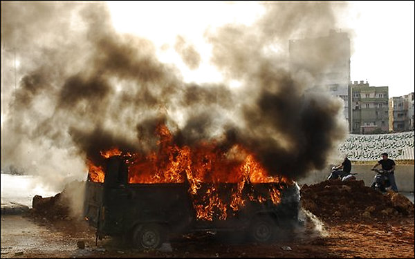 [Lebanon+Burning+Car.jpg]