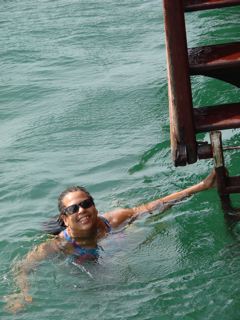 [Claire+swimming+in+Ha+Long+Bay.jpg]