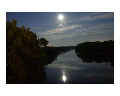 [river+and+moon.bmp]