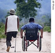 [ap_cambodia_disabled_07mar08_210.jpg]