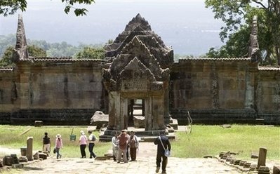 [cambodia_temple_dispute_hs104.jpg]