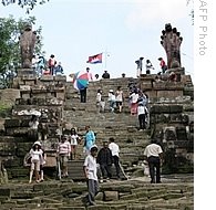[Preah-Vihear_temple_.jpg]