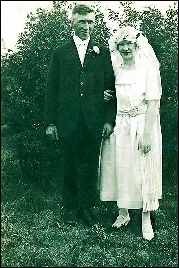 [Mum-&-Dad-Johnson--wedding-day-web.jpg]
