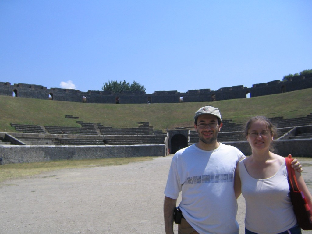 [pompeii-amphitheatre.jpg]