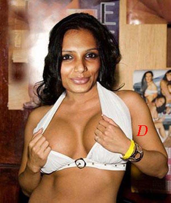 Naina Dhaliwal boobs